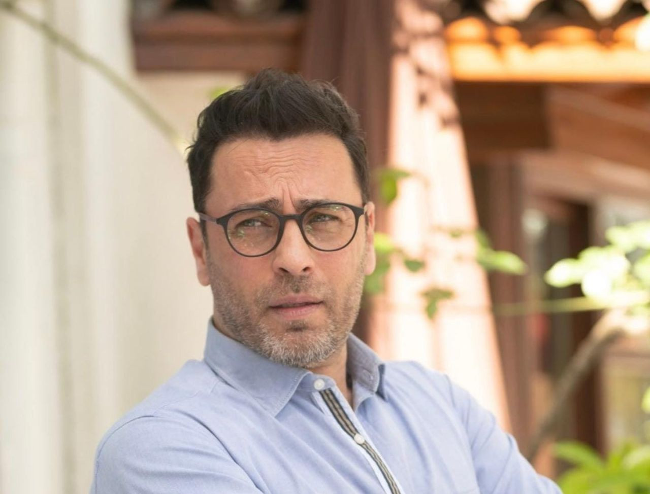Bülent Çetinaslan — dış mekân portresi